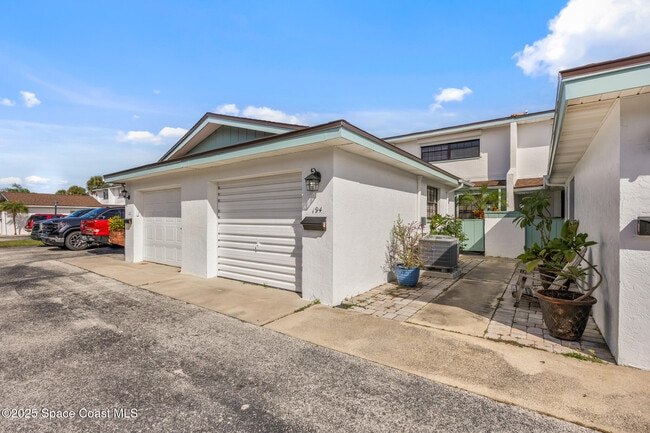 Building Photo - 194 Queens Ct