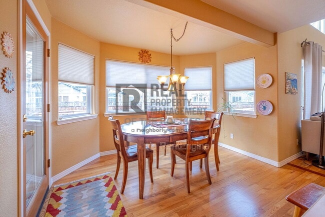 Building Photo - 2432 Mallard Cir