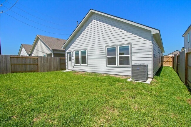 Building Photo - 6643 Escondido Dr