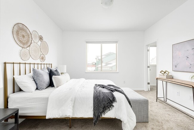 Building Photo - Great 3 bedroom for 2895!