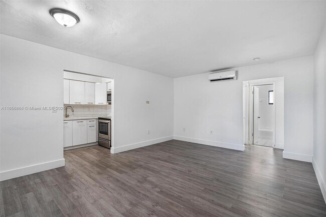 Primary Photo - 7600 Pembroke Rd