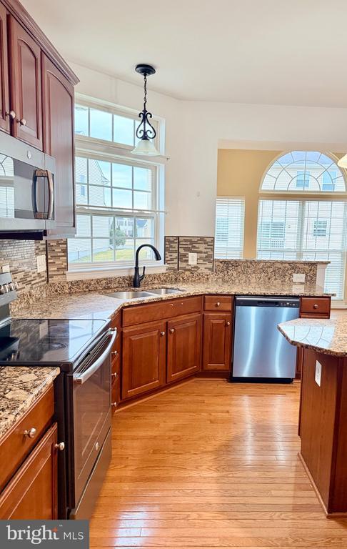 Building Photo - 9330 Birch Cliff Drive