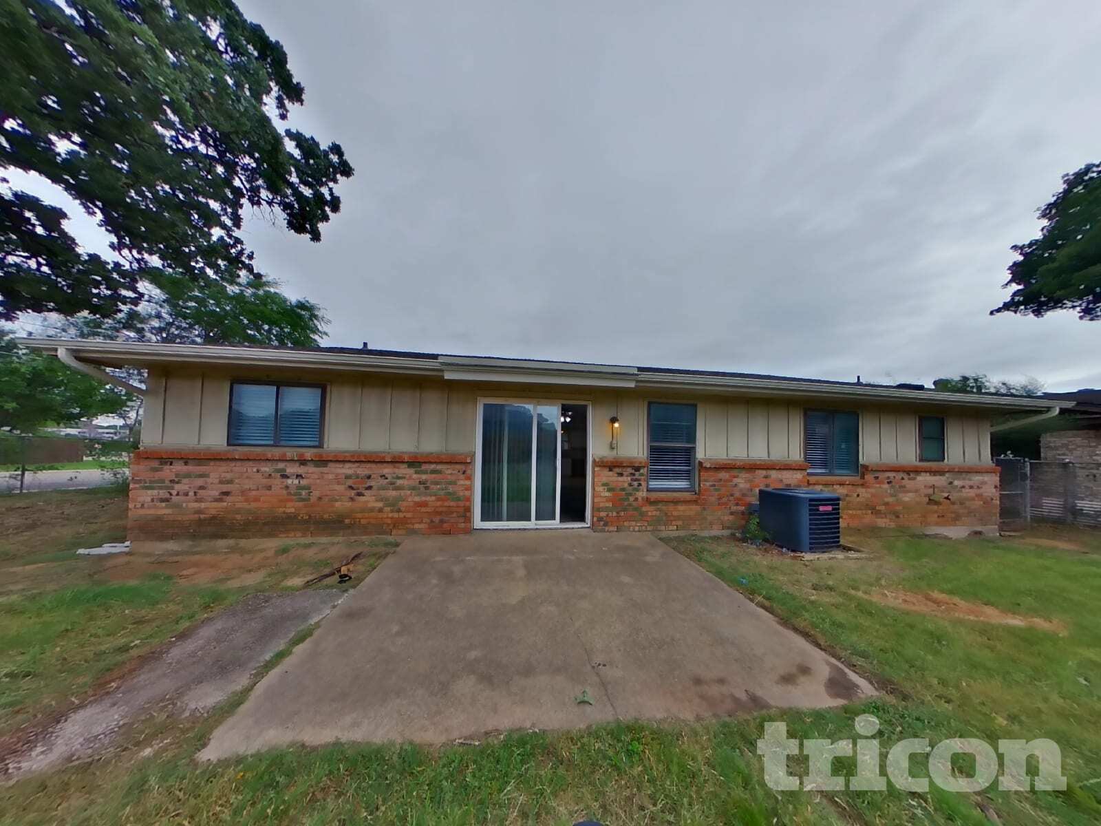 Building Photo - 1721 Oak Tree Dr