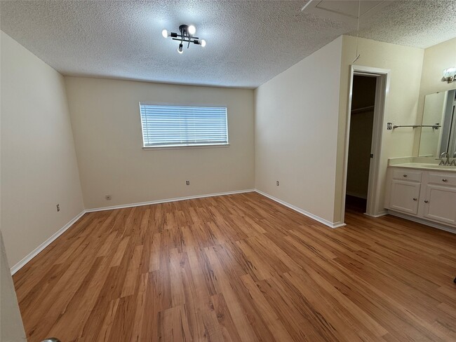 Building Photo - 3837 Tanglewilde St