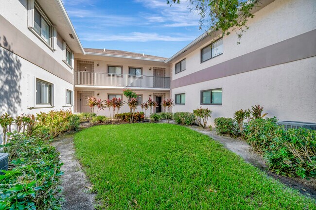 Building Photo - 15364 Lakes of Delray Blvd