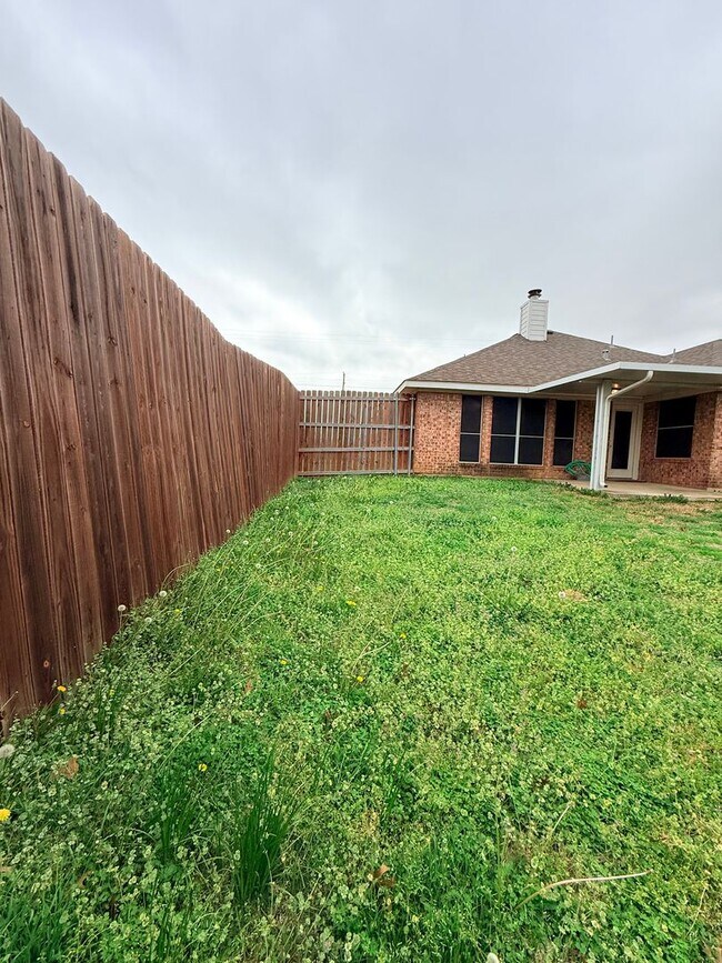 Building Photo - AVAILABLE NOW - Spacious 3-Bedroom Home with Open Layout & Covered Patio in Northwest ISD