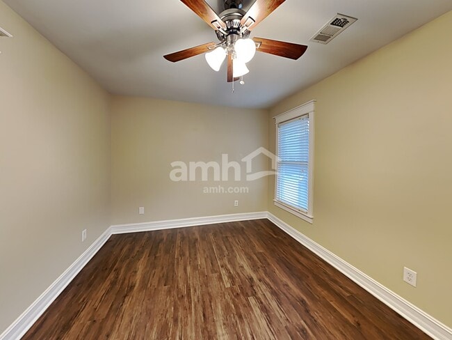 Building Photo - 145 Memory Ln