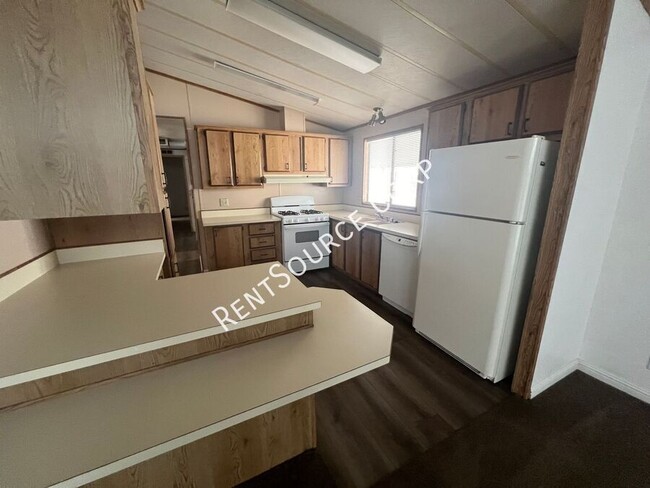 Building Photo - 3 Bedrom Mobile Home For Rent in Rosamond