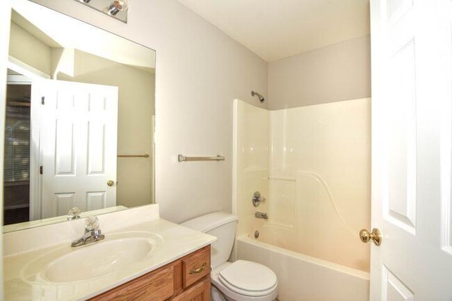 Building Photo - 1608 Apple Valley Ct