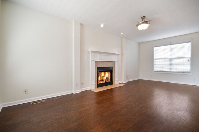 Building Photo - Pet Friendly Three Bedroom with Bonus!