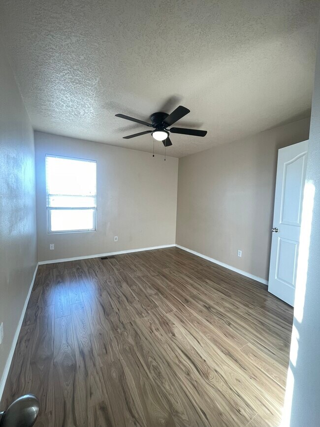 Building Photo - 919 Molten Pl NW