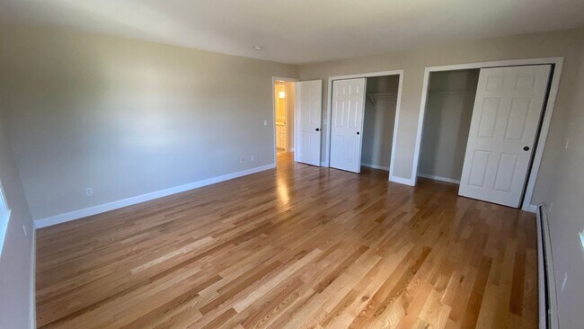 Building Photo - 312 Plaza Dr