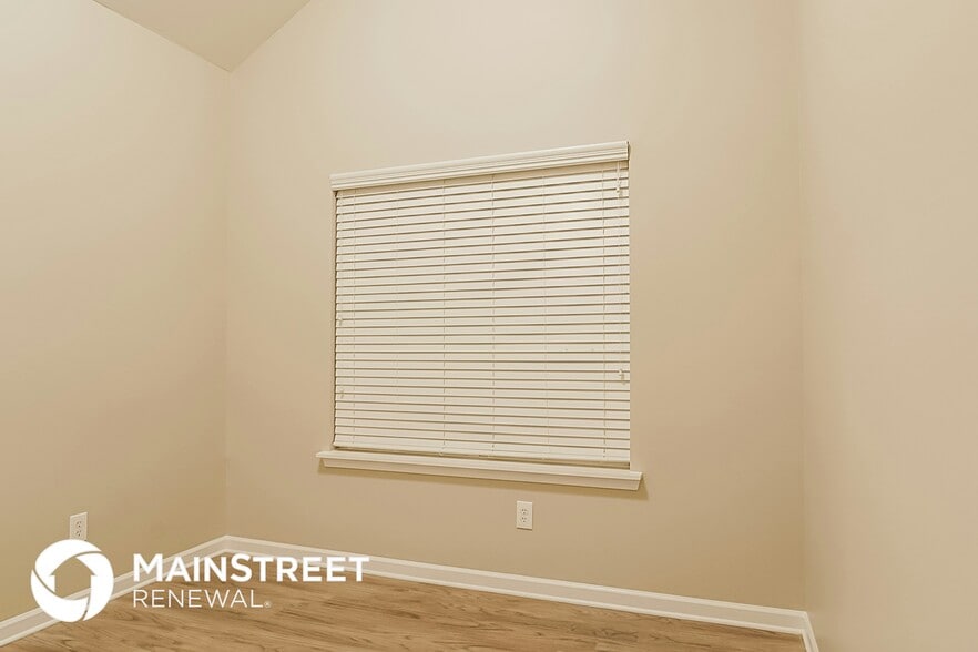 Building Photo - 1910 Oakbluff Way SW