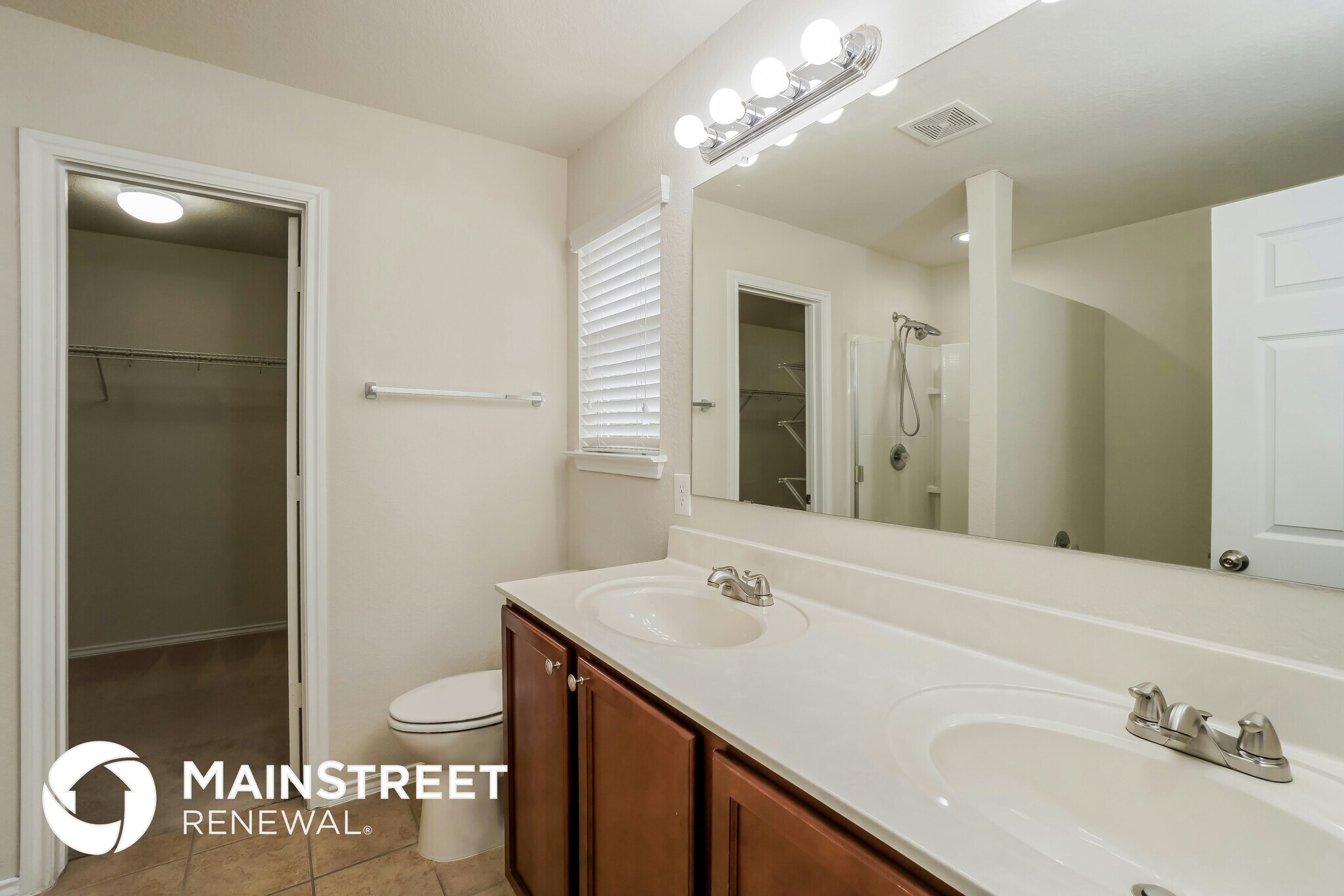 Building Photo - 11910 Fieldcrest Run