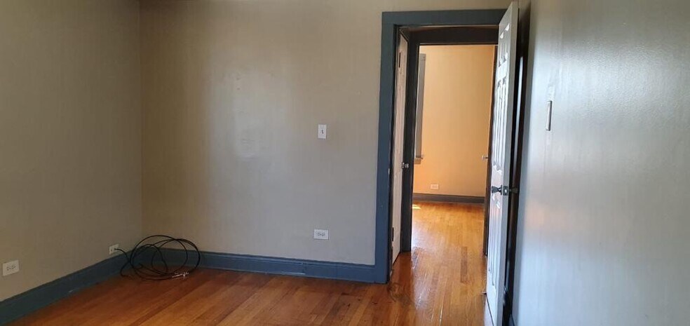 Building Photo - 4023 W Carroll Ave