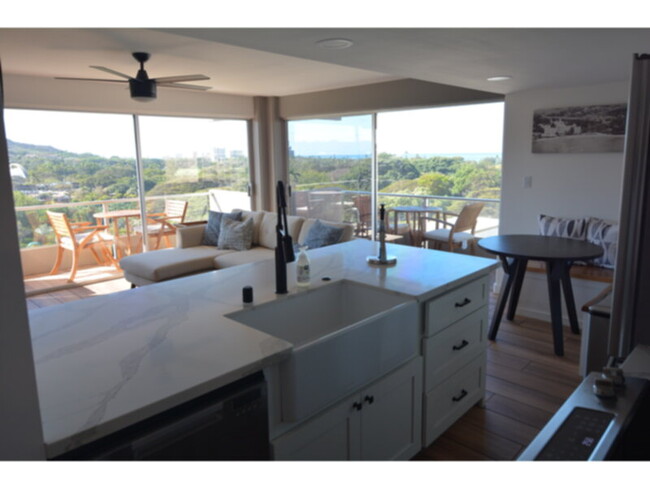 Building Photo - Parkview Luxury in Paradise 2/2/1 with Oce...