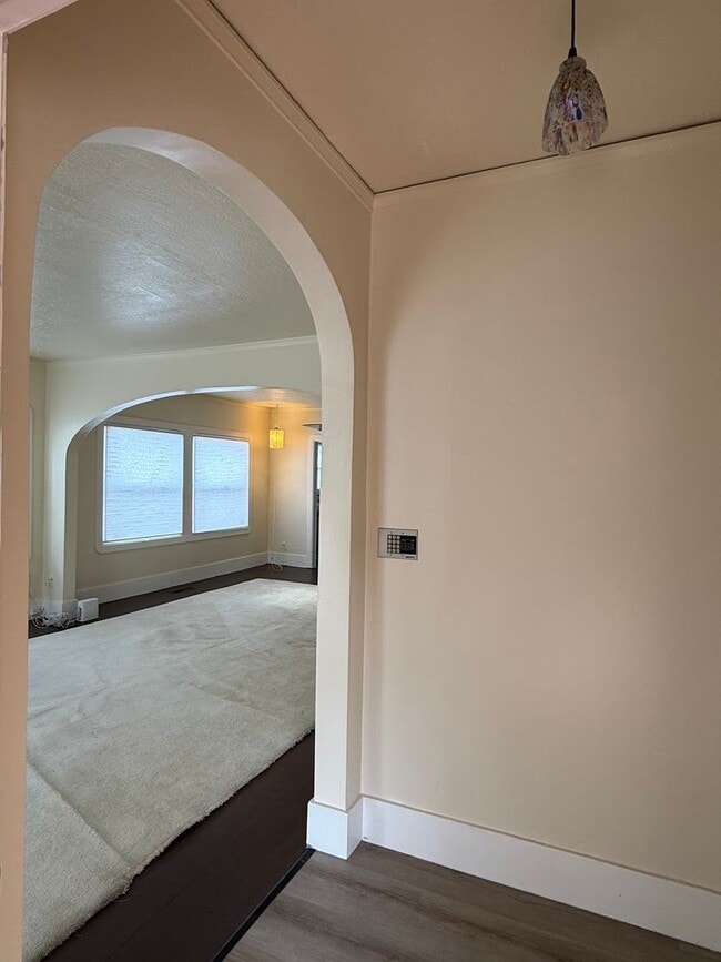 Building Photo - Better an a 3 Bedroom - 2 Bed House with a Studio