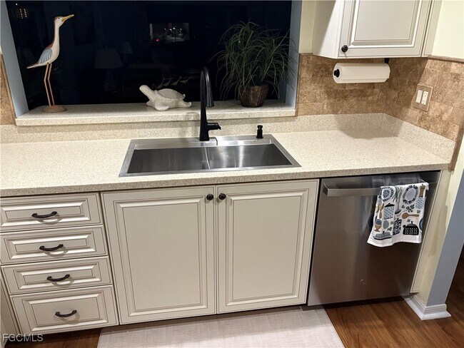 Building Photo - 12621 Kelly Sands Way