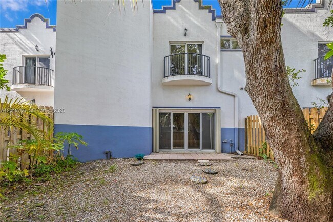Building Photo - 2929 SW 18th Terrace