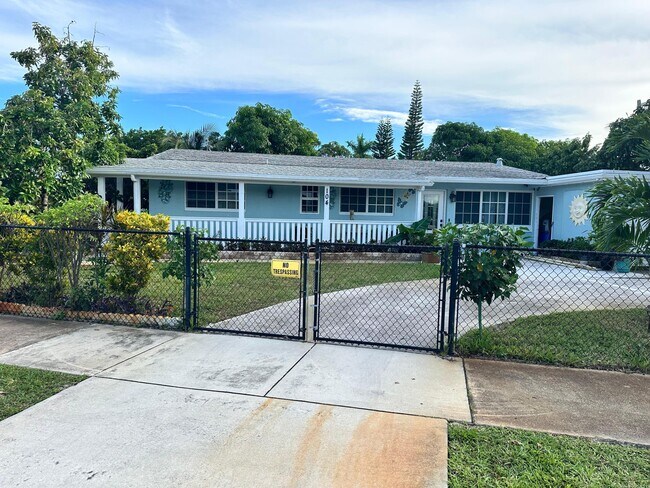 Building Photo - 104 NE 16th Ave