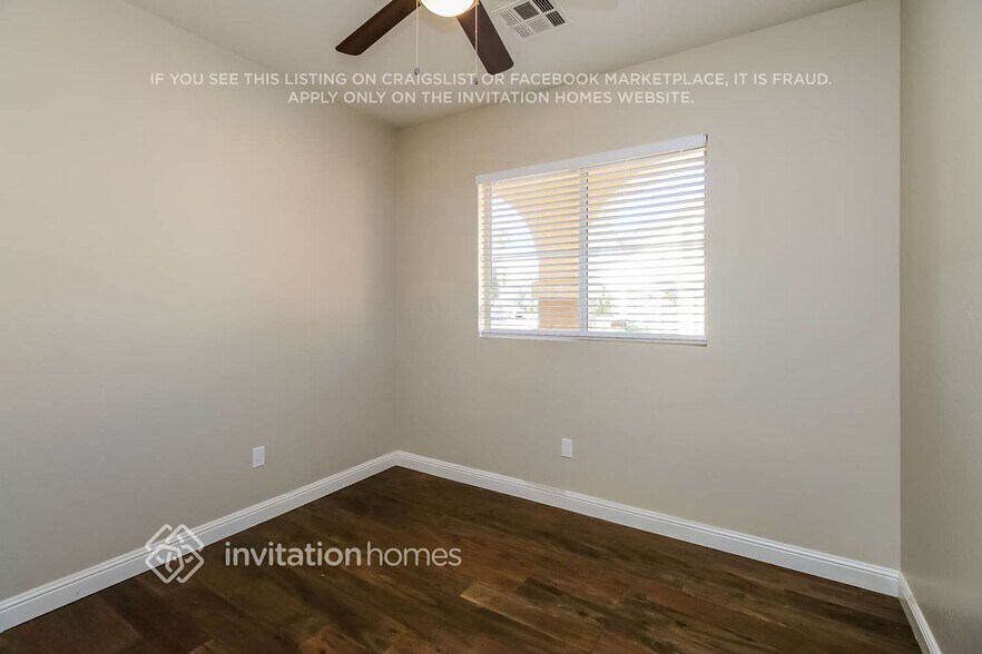 Building Photo - 686 E Colt Ct