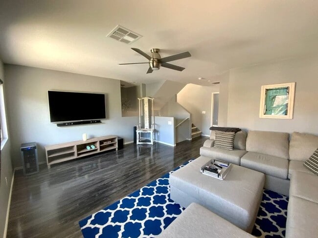 Building Photo - UNIQUE MODERN 3 STORY, 2BED, 3BATH WITH A ROOFTOP DECK!