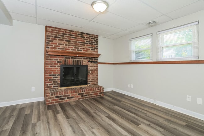 Building Photo - 180 Country View Dr