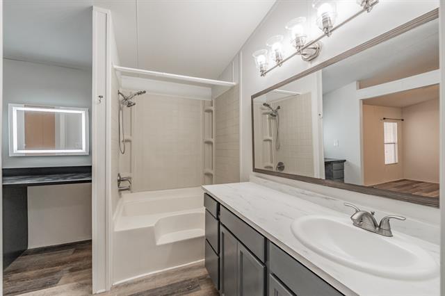 Building Photo - 5005 Shoreline Cir W