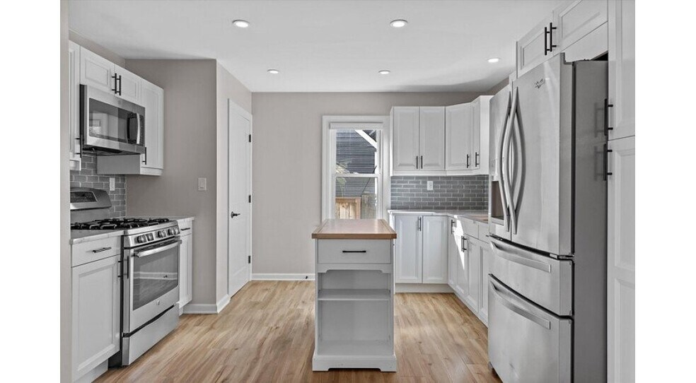 Building Photo - 3223 S 25th St