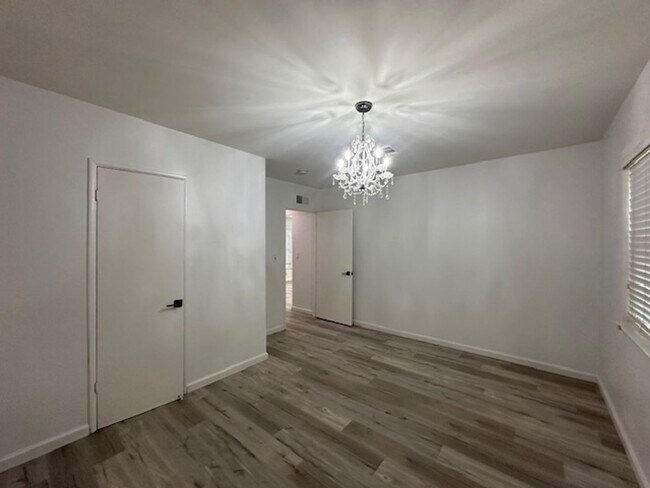 Building Photo - Completely remodeled and located on a quiet tree lines street in a beautiful pocket of Winnetka