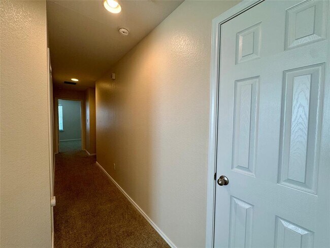 Building Photo - 291 Gina Dr