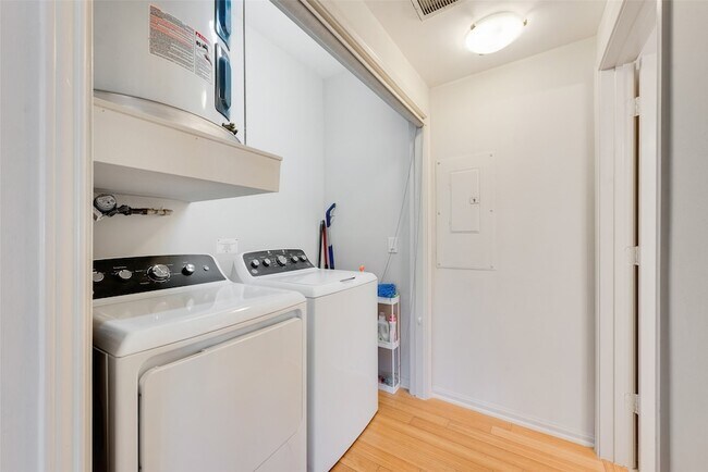 Building Photo - 4111 Gilbert Ave