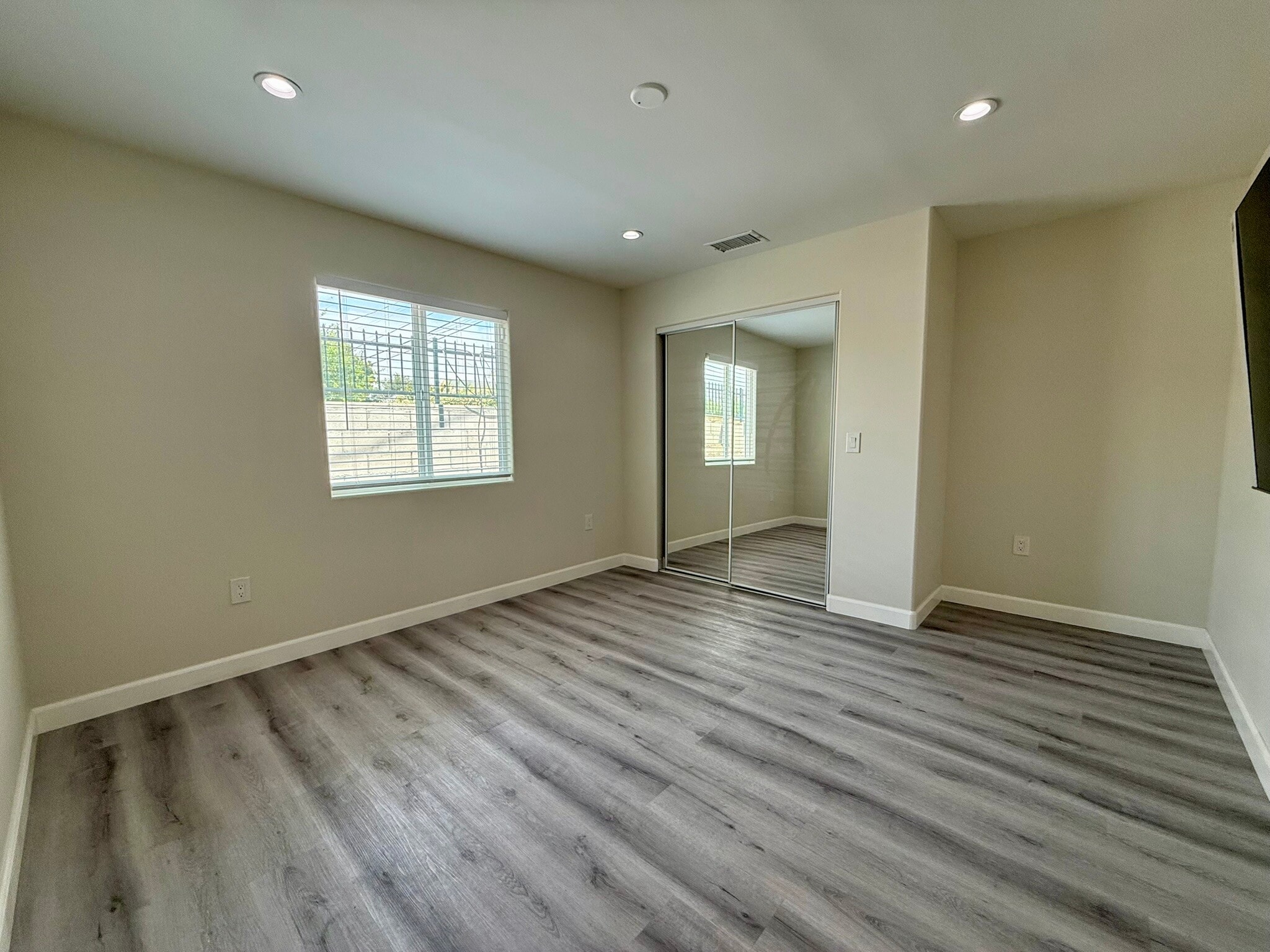 Secondary bedroom 1 - 1141 W 49th St