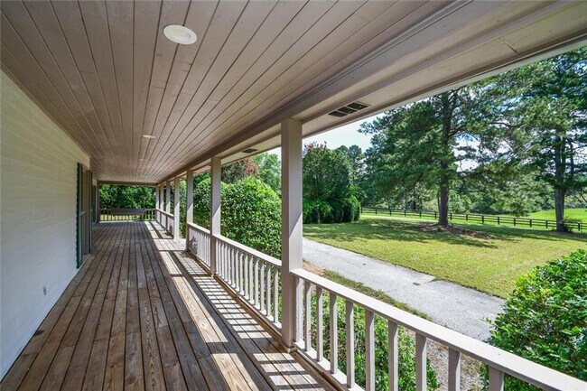 Building Photo - 17040 Birmingham Rd