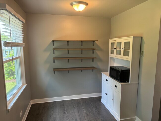 Building Photo - 109 Sandalwood Dr