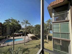 Building Photo - 5961 N Falls Cir Dr