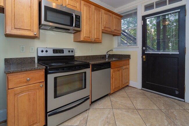 Building Photo - The Senate Club - 2 bedroom/2 bath **** MO...