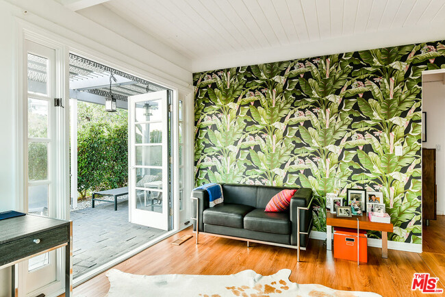 Building Photo - 7107 Pacific View Dr