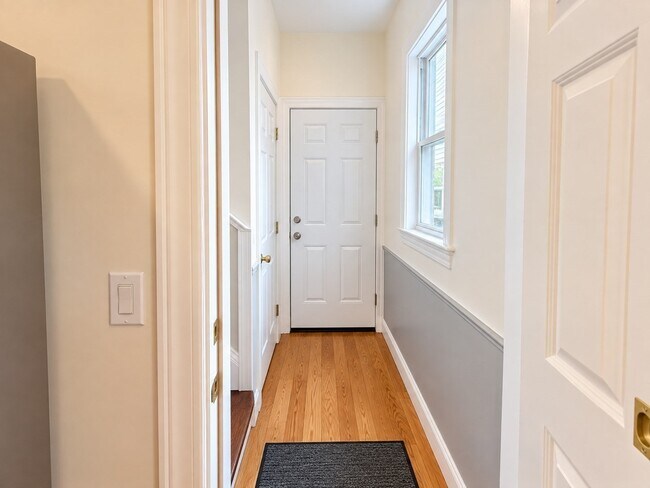 Building Photo - 13 Hendry St