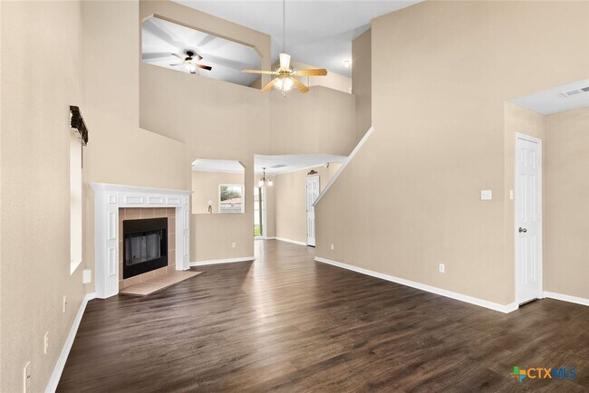 Building Photo - 5503 Schorn Dr