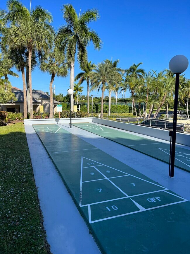Building Photo - 1 Royal Palm Way
