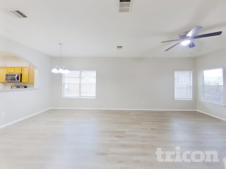 Building Photo - 705 Pampas Ricas Dr