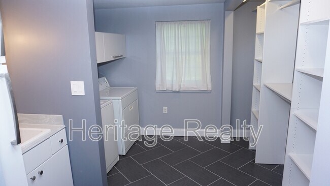 Building Photo - 529 Bardon Rd NW