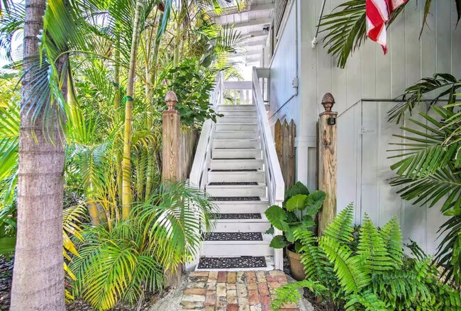 Building Photo - 446 27th St