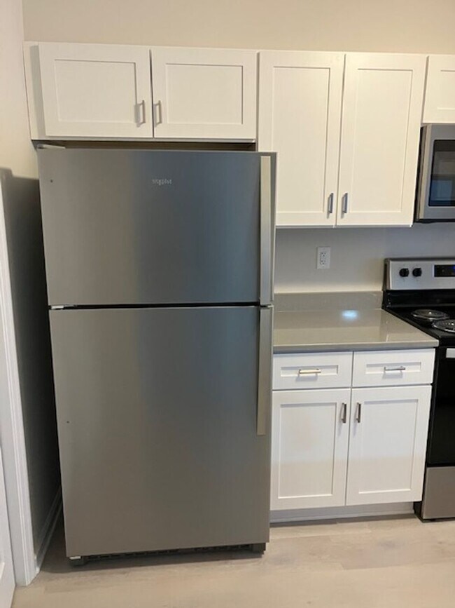 Building Photo - 908-C