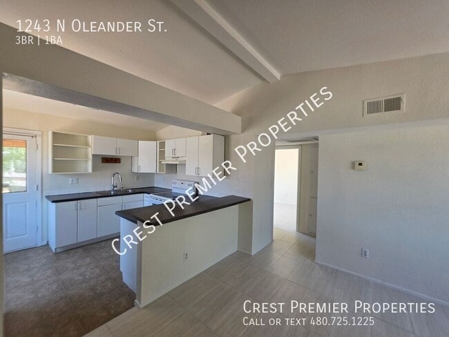 Building Photo - 1243 N Oleander St