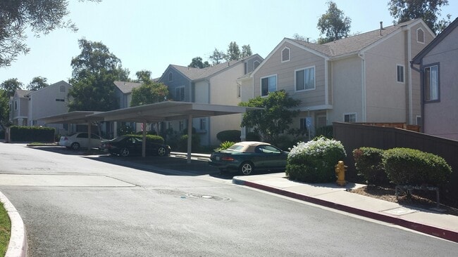 Building Photo - 2 Bedroom - 2.5 Bathroom Condo in gated co...