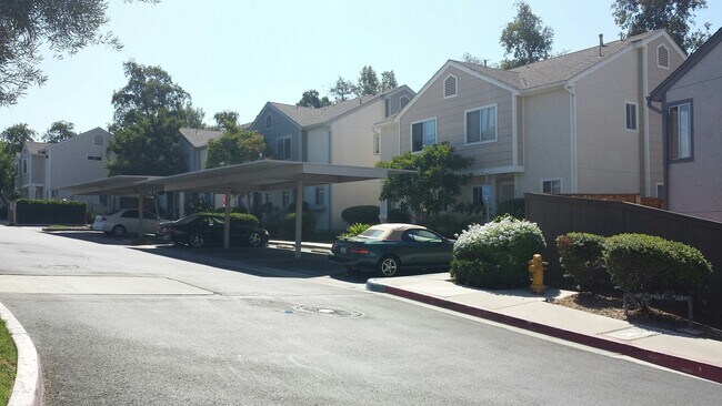 Building Photo - 2 Bedroom - 2.5 Bathroom Condo in gated community