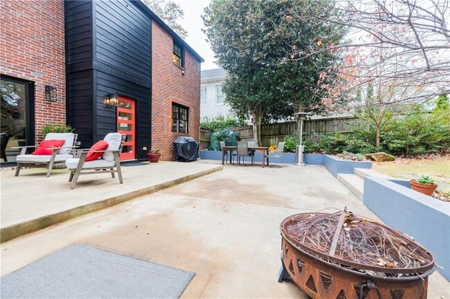 Building Photo - 360 8th St NE