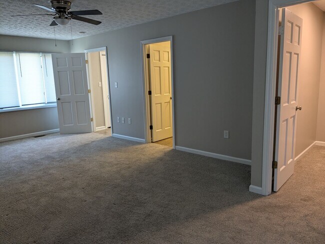 Building Photo - Beautiful 3 Bedroom, 2.5 Bathroom Condo